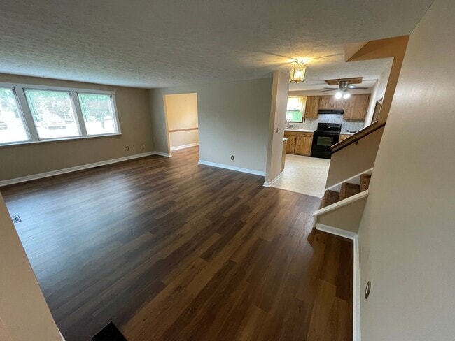 Photo - Nice split level home with garage and fenced backyard, Virtual Tour!