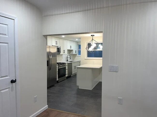 Cocina 3 - 417 Ella St