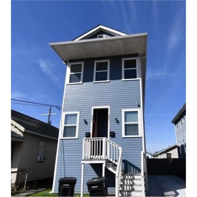 Building Photo - 2341 S Roman St Rental