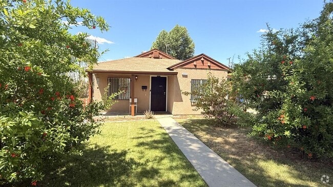 Building Photo - 3517 E Lamona Ave Rental