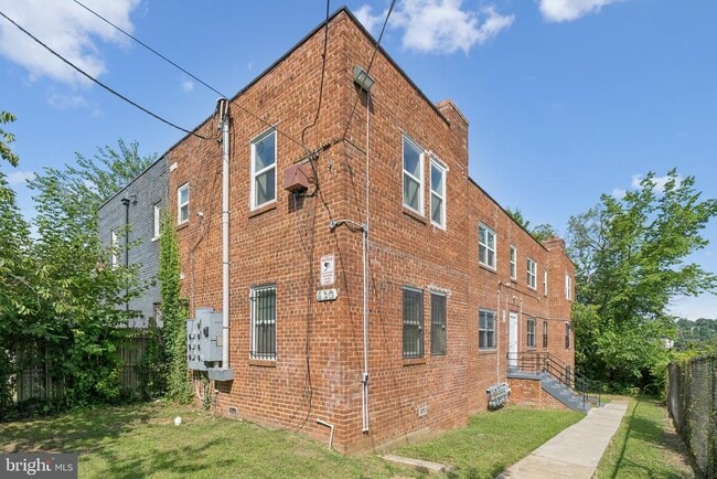 Building Photo - 430 Condon Terrace SE
