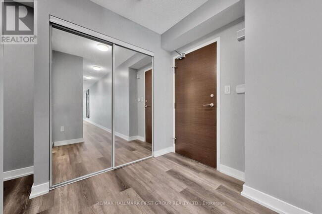 Photo - 21 Iceboat Terr Unit 530