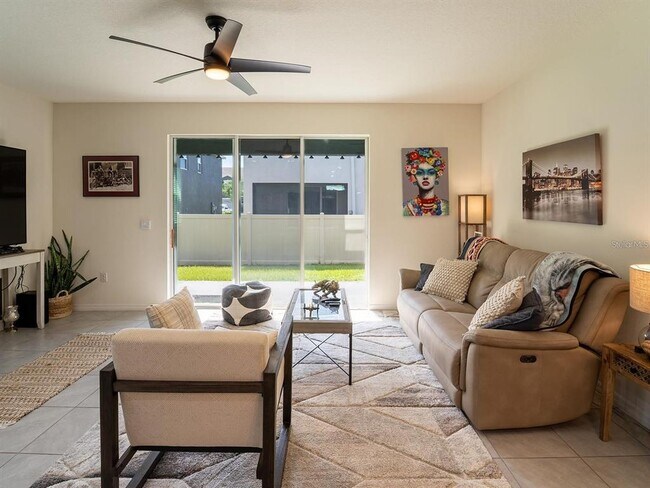 Photo - 2910 Boxwood Grove Row