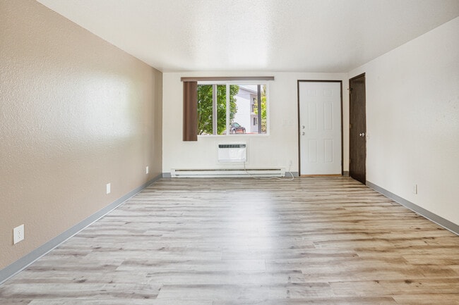 Lookingglass Apartments