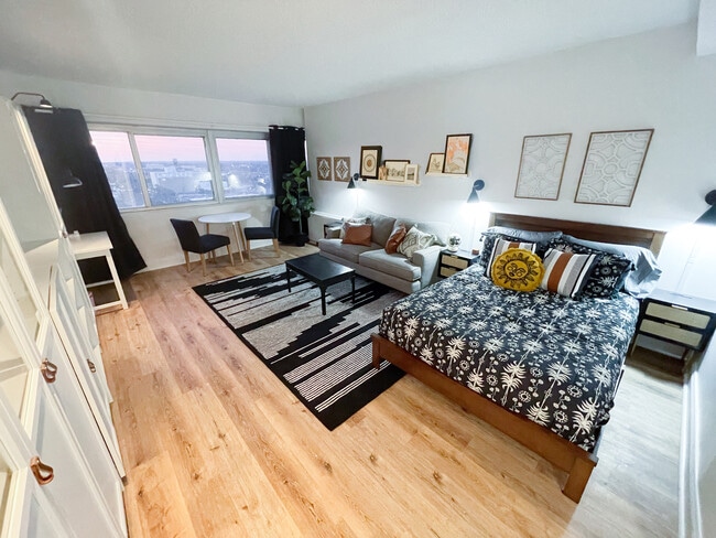 Photo - 1520 Senate St Unit 18C