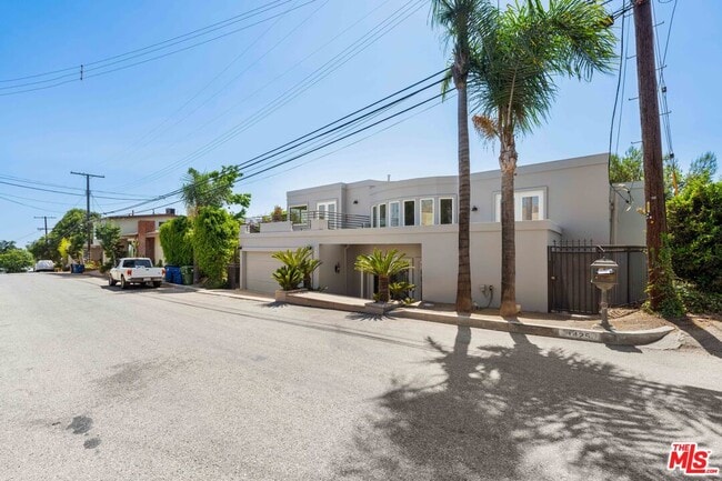 Photo - 1425 N Tigertail Rd