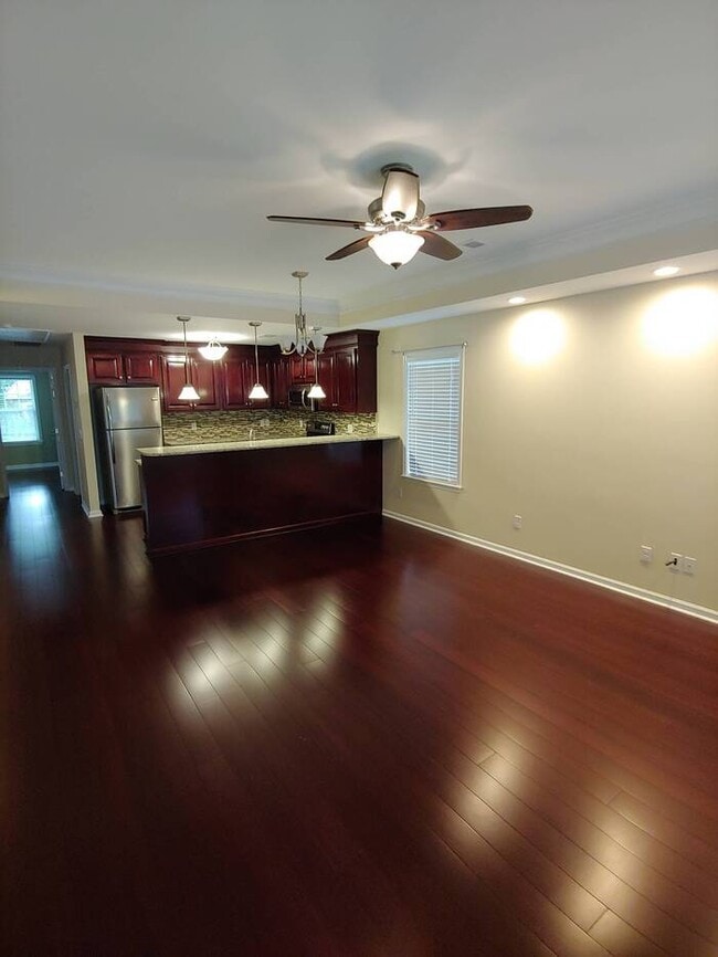 Photo - College students welcome