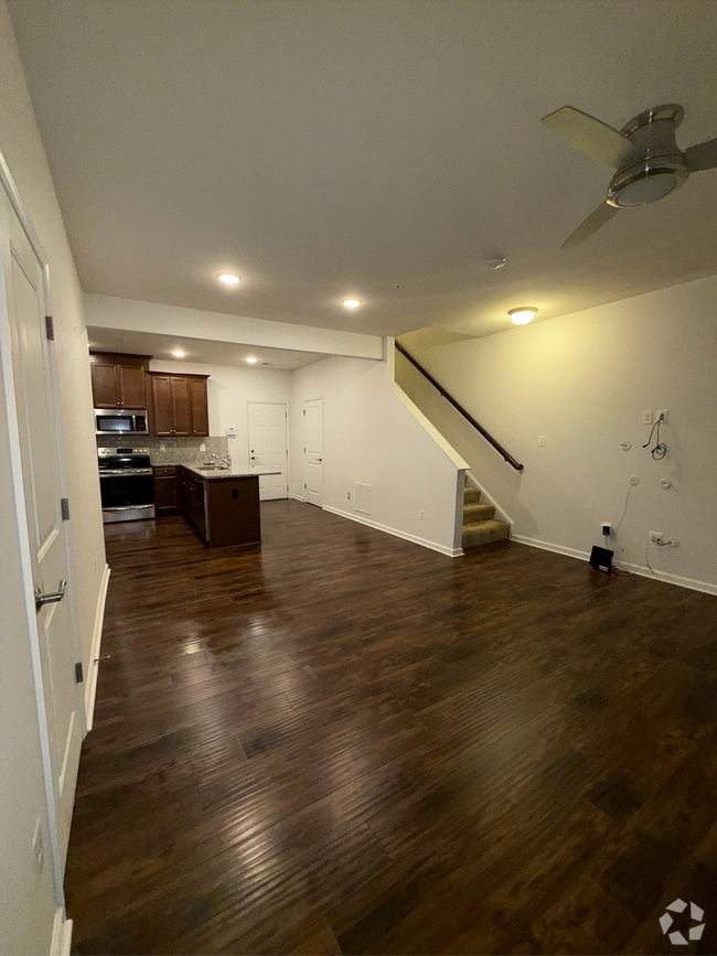 Building Photo - 2719 Pinebrook Rd Unit 3 Bdrm 2.5 Bath Condo