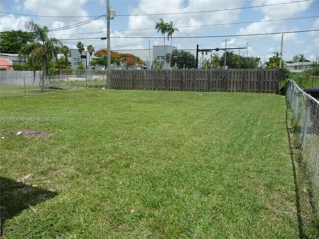 Photo - 841 NW 10th St