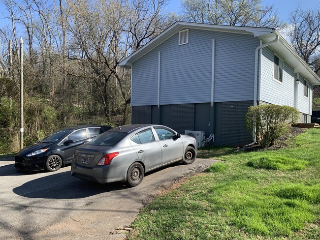 903 E Red Bud Rd