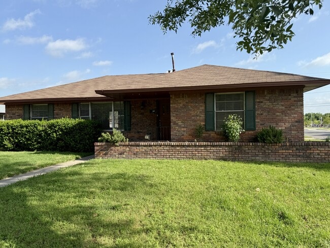 Photo - 1402 Linden Dr Casa