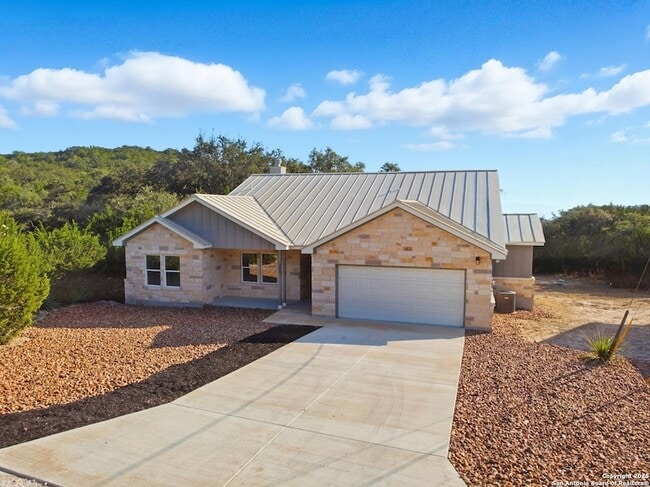 207 Deer Oaks Dr