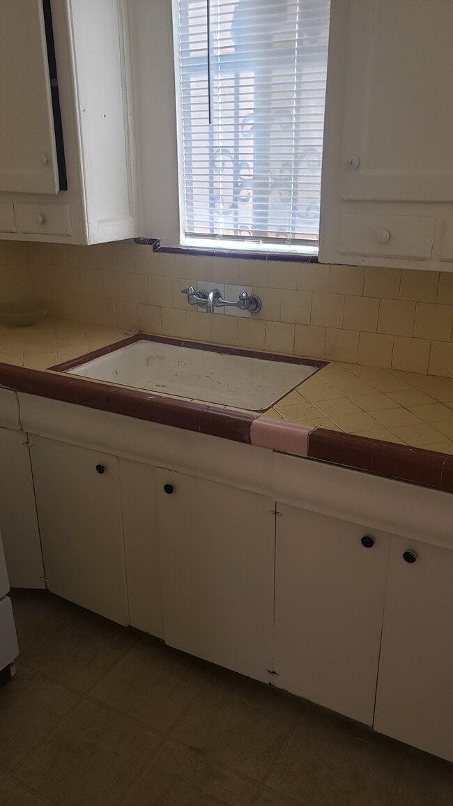 Building Photo - 342 W 52nd Pl Unit 342 Rental