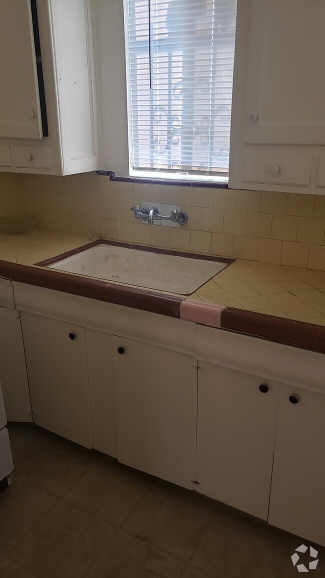 Building Photo - 342 W 52nd Pl Unit 342 Rental