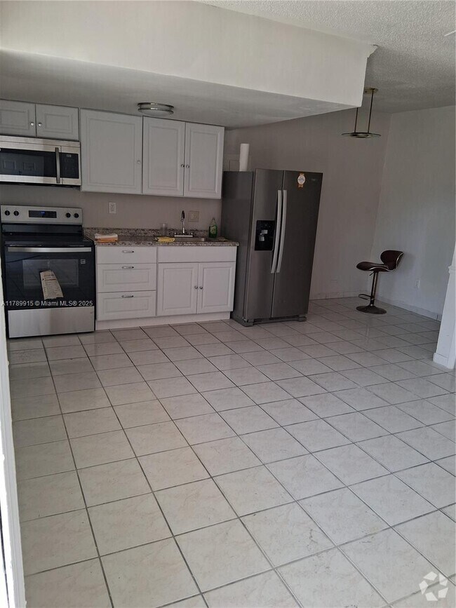 Building Photo - 71 NW 76th St Unit 7 Rental