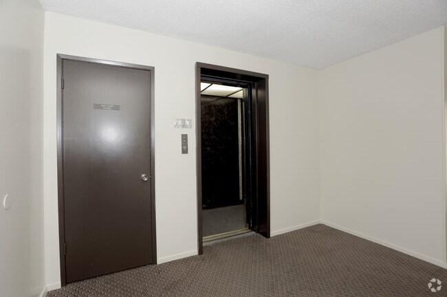 Photo - Howard Crest