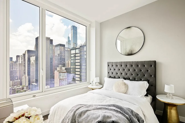 Photo - 233 E 54th St