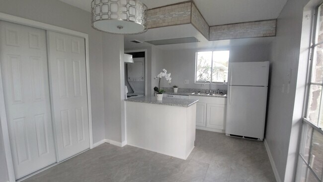 Photo - Beautiful 2/1 w Garage Condo x Rent close ... Unidad 1