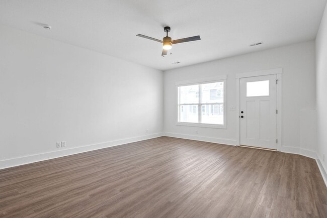 Photo - 305 Front Rdg Cir