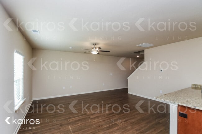 Photo - 1052 Pilgrim Ln