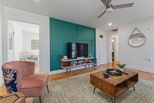 Photo - 407 NW H St