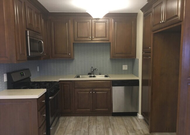 5 Kitchen - 210 Ave H Unit 6