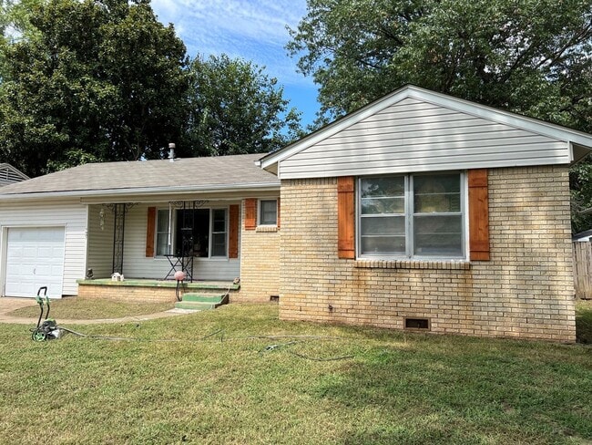 Photo - AVAILABLE FOR IMMEDIATE MOVE IN! WALK TO RIVERSIDE PARKS!!!