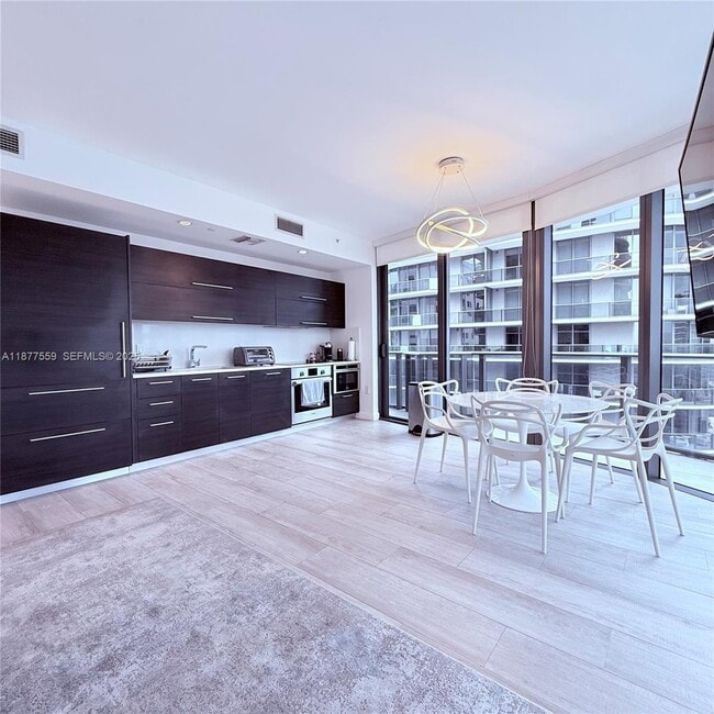 Building Photo - 55 SW 9th St Unit 4003