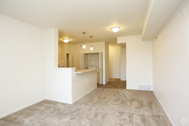 1BR, 1BA - 740 SF