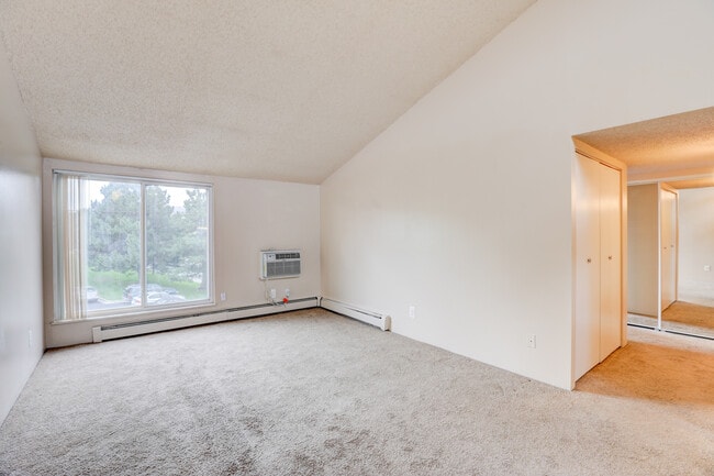 1BD 1BA - 576 SF - Living Room