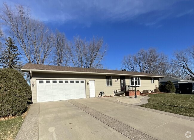 Building Photo - 1608 Mitchell Dr Rental