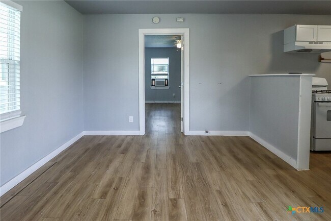 Photo - 120 W Avenue A Unit A