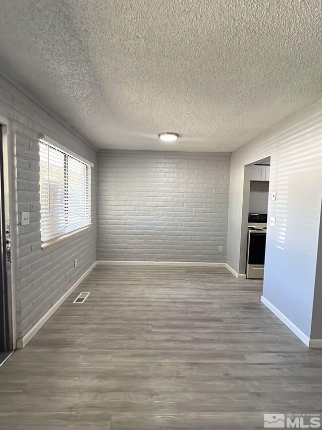 Photo - 1799 York Way