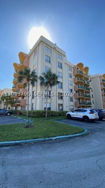 Building Photo - 9360 Fontainebleau Blvd Unit 611