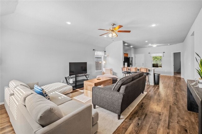 Photo - 927 E Swift Dr