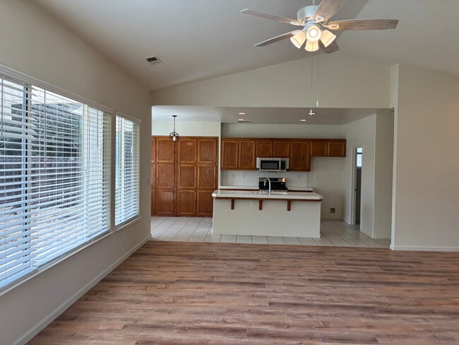 Photo - 2555 E Houston Ave