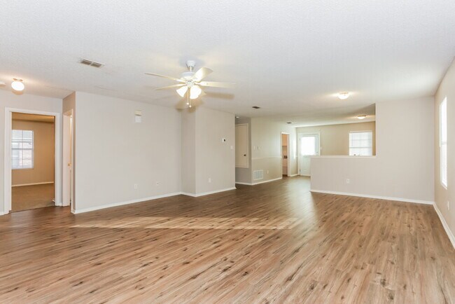 Photo - 918 Anvil Creek Dr