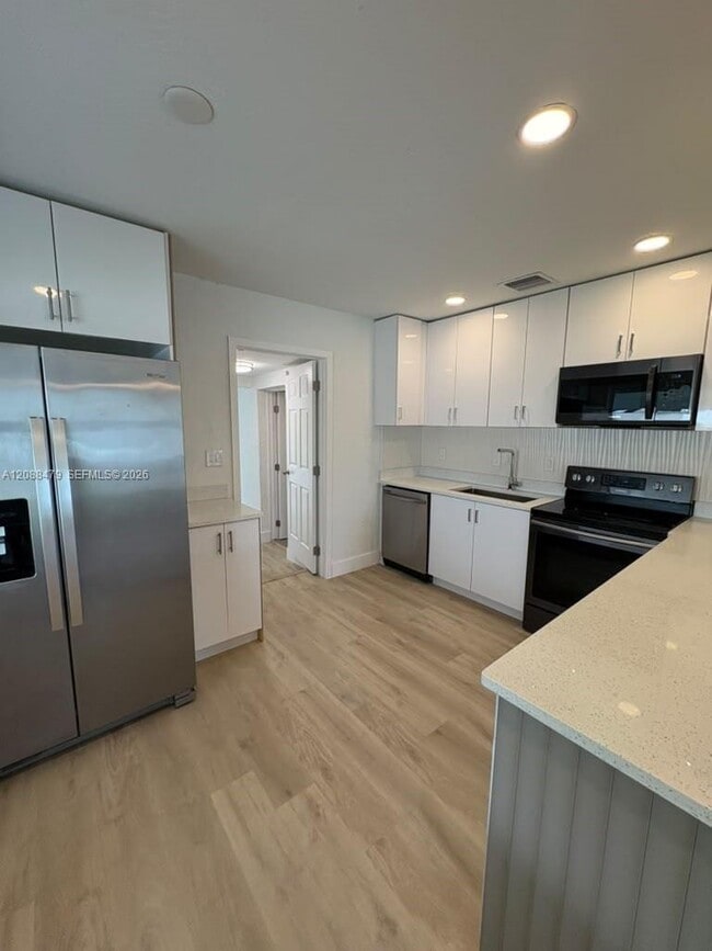 825 S 28th Ave