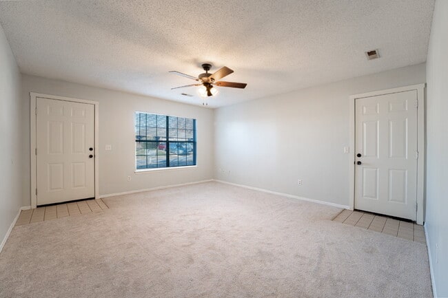 Photo - "Charming 2-Bed, 2-Bath Retreat with Grani... Unit B