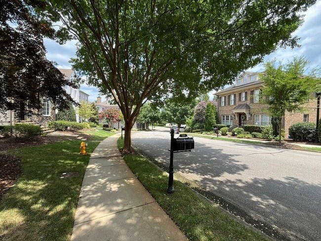 Photo - 535 Guilford Cir