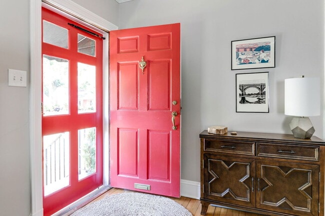 Photo - 5000 Bromley Ln