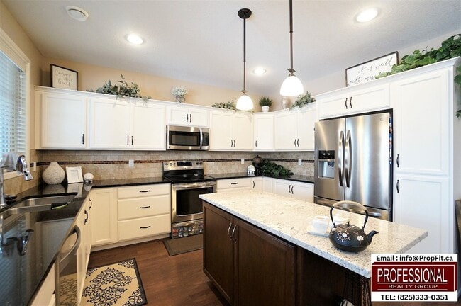 Photo - 3949 Kennedy Cres SW