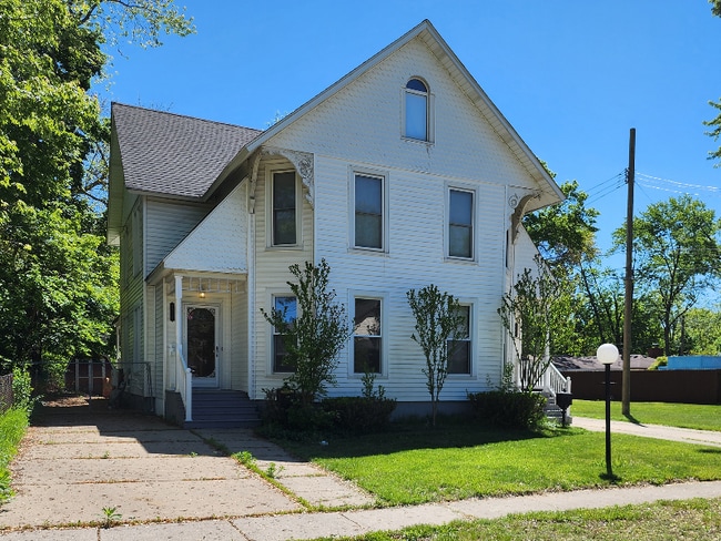 Photo - 3229 3rd St House