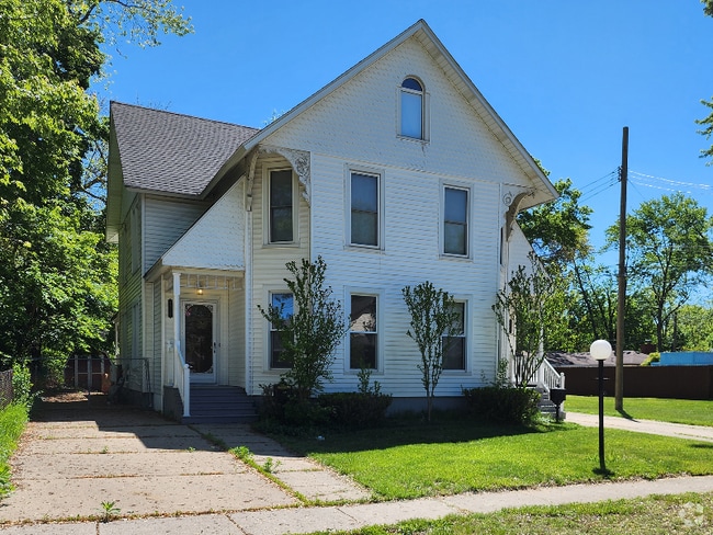 Building Photo - 3229 3rd St Rental