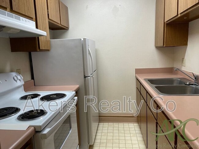 Photo - 411 W 11th St