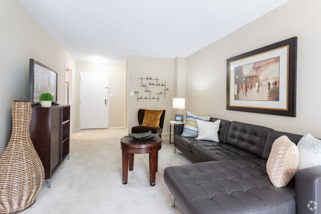 2BR, 2BA - 1,000 SF - Classic