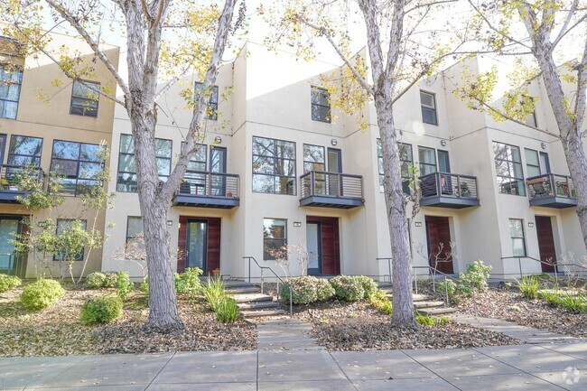 Building Photo - Beautiful Emeryville Townhome Available!