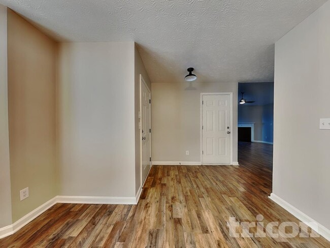 Photo - 270 Hayward Ln