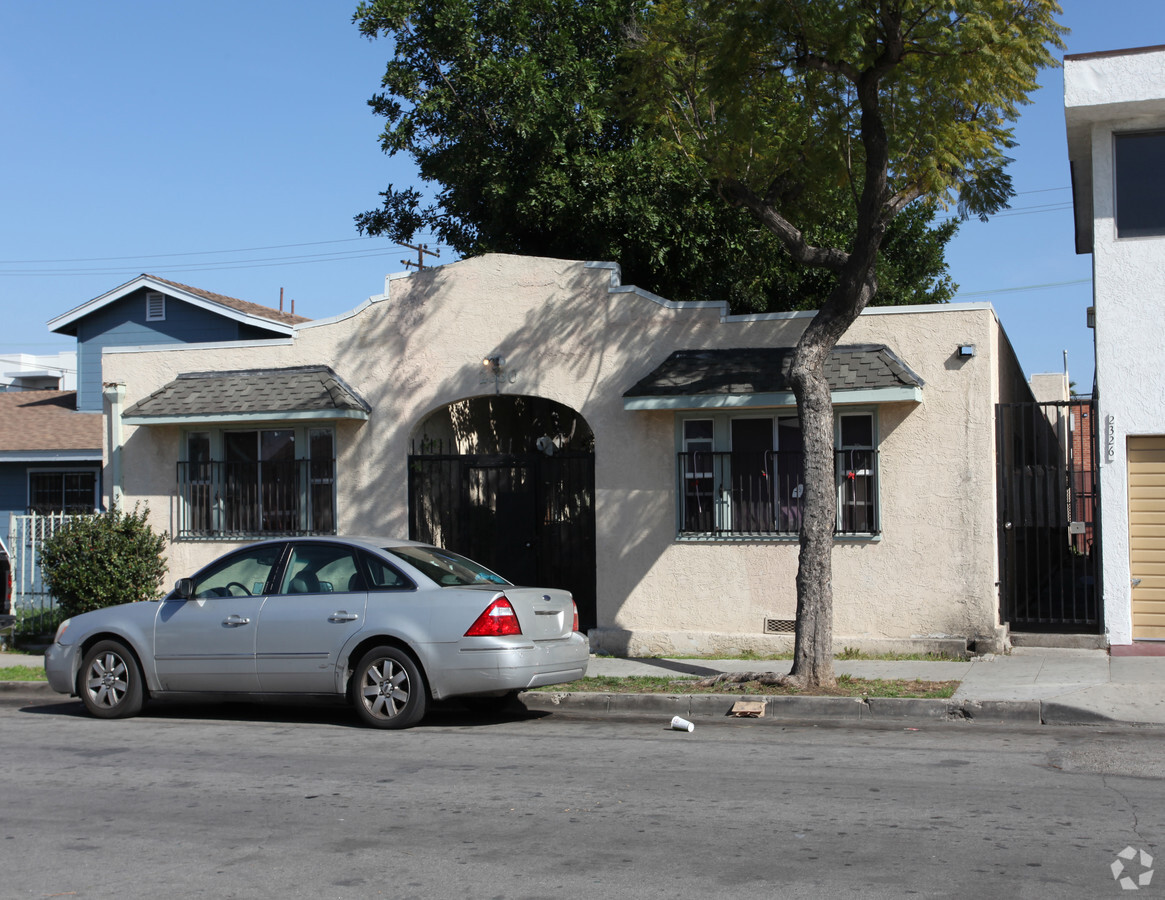 Photo - 2330 Locust Ave Apartments