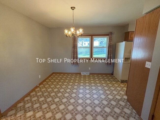 Photo - 2556 Grandview Ave